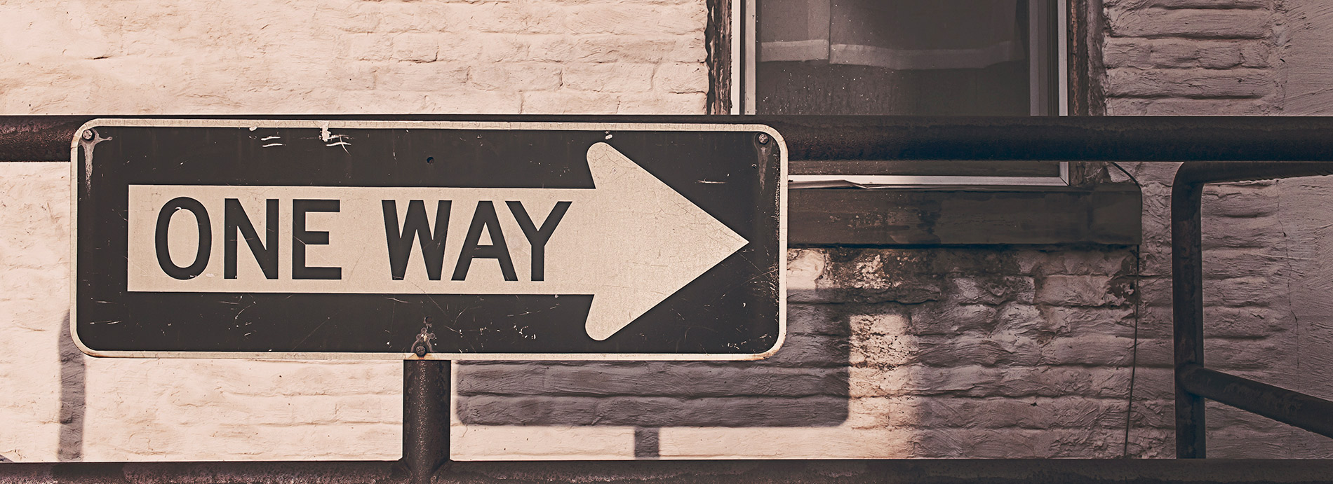Photo d'une pancarte affichant "one way"